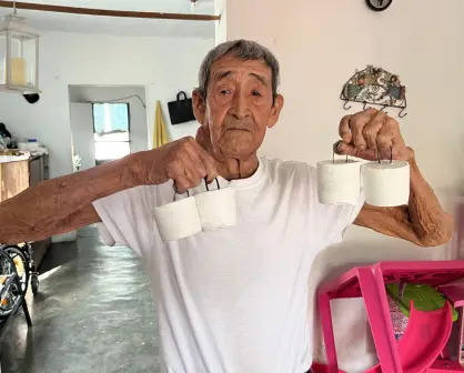 Don Lalo emprende negocio de soportes de yeso para globos en Escobedo