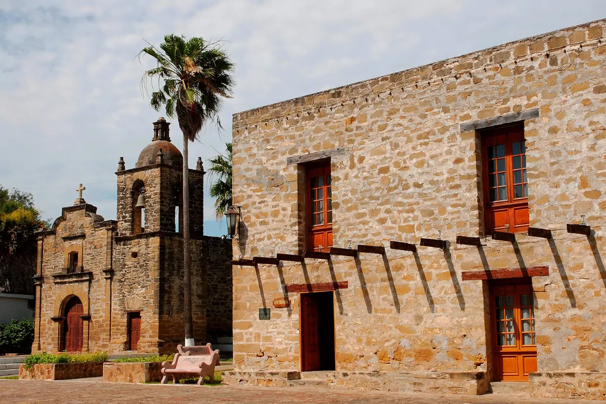 Fundada como Villa del Paso del Cántaro en 1753 por José de Escandón, esta antigua plaza cobró protagonismo en la defensa territorial y el comercio entre naciones. Foto: INAH
