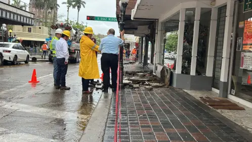 Explosión en registros de CFE causa alarma el Centro Histórico de Tampico