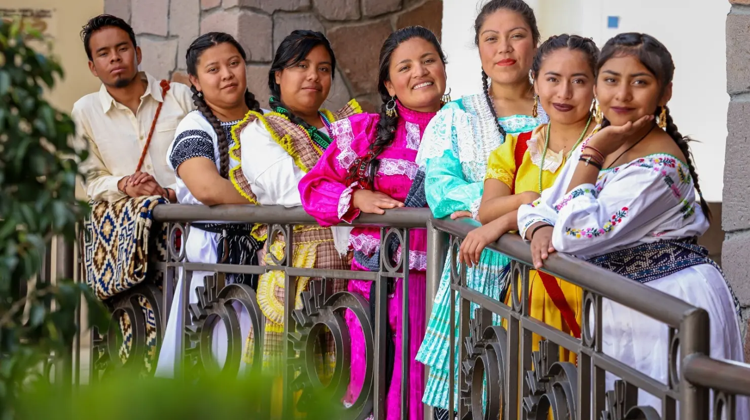 Indumentaria mazahua destaca como un símbolo vivo de la tradición y la identidad en el Edomex. Imagen: GEM