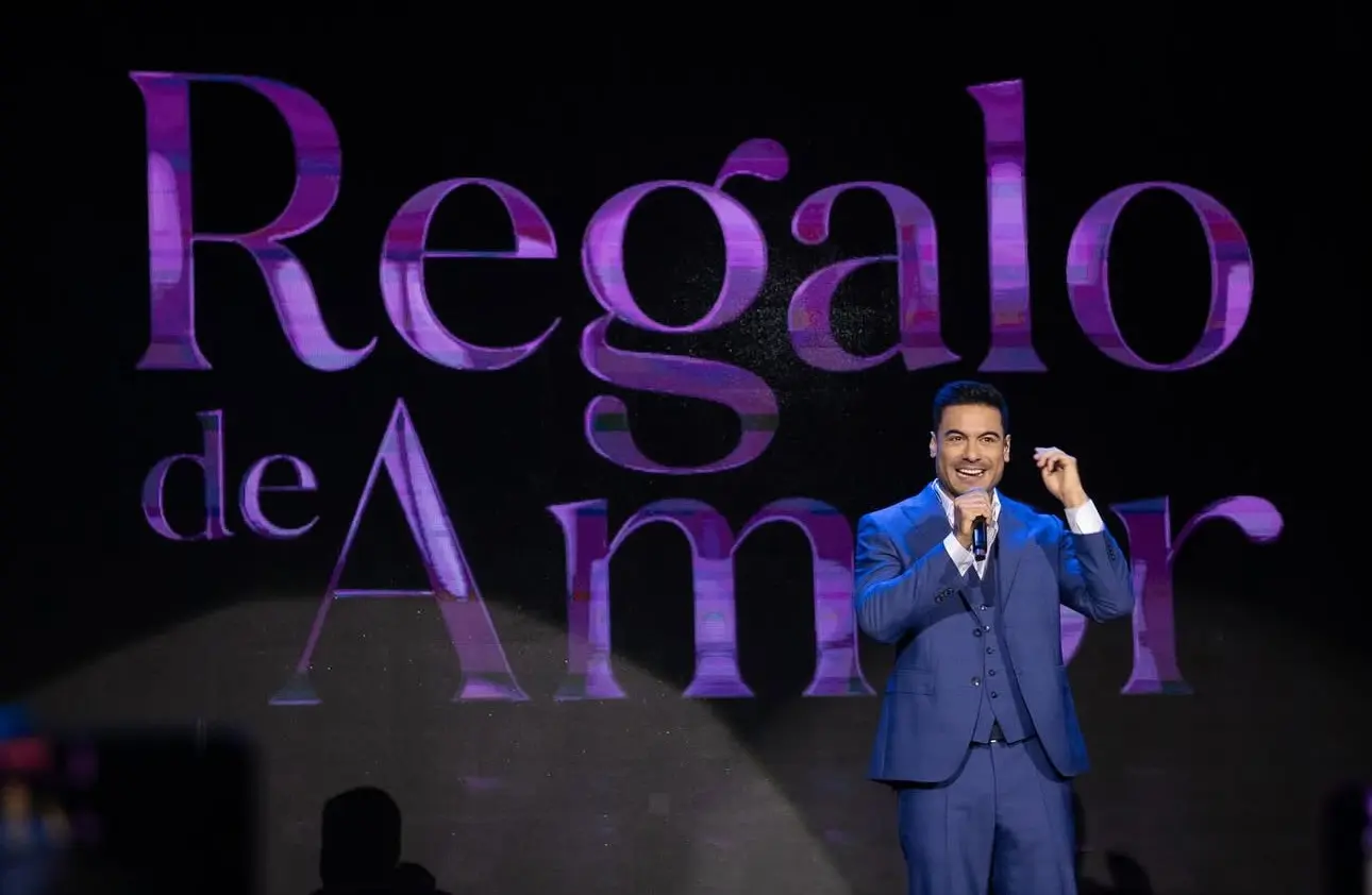 Carlos Rivera vuelve a prestar su voz a una historia de amor en televisión, esta vez en Regalo de amor. Foto: Televisa
