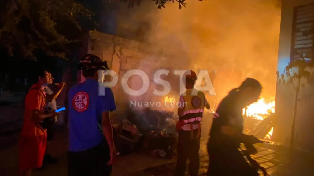 VIDEO | Incendio consume domicilio lleno de basura en El Carmen