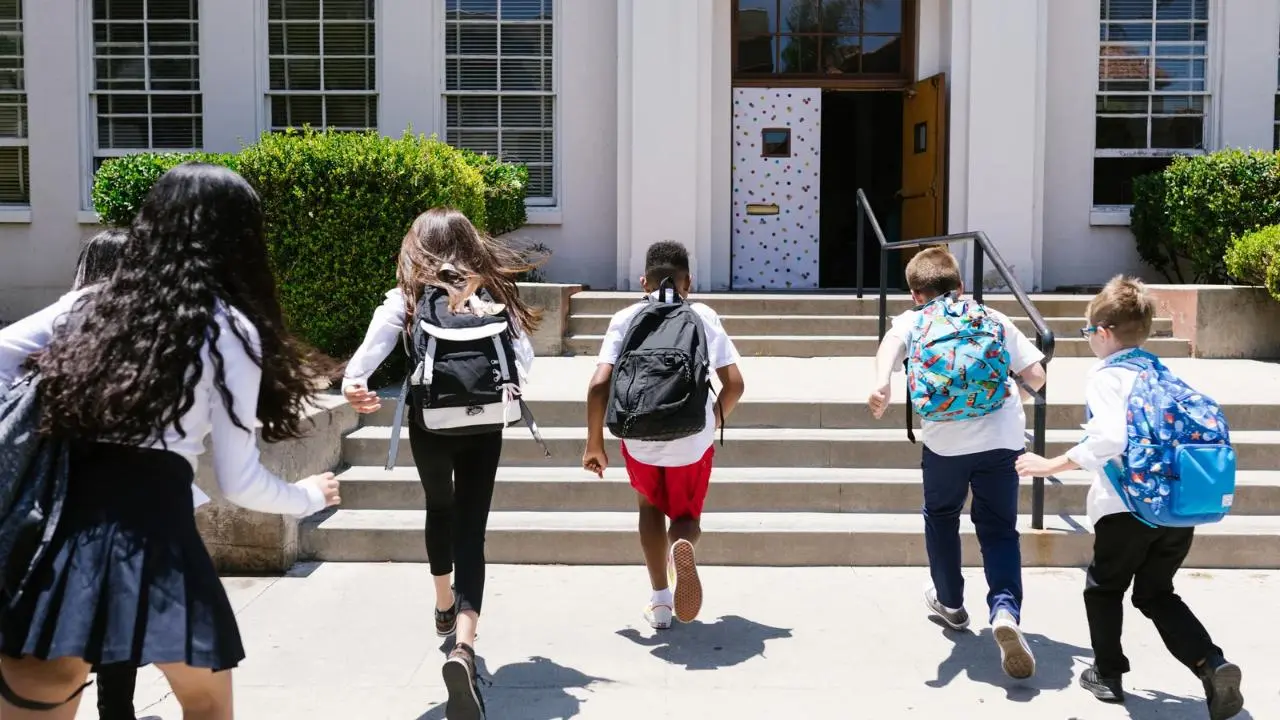 ¿Listos para las vacaciones? Esta es la fecha en que salen los alumnos de secundaria en Edomex. Foto: Canva