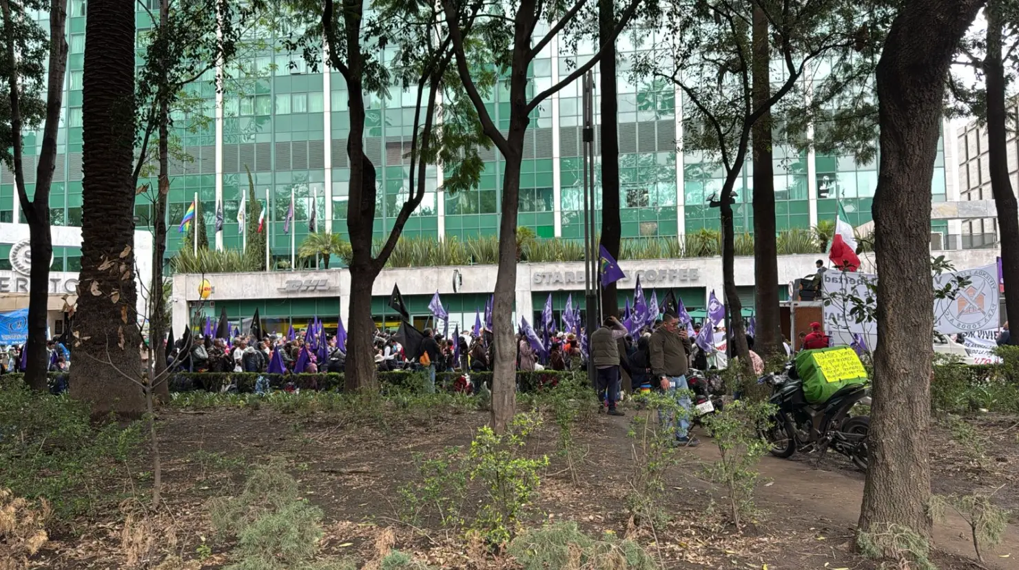 Manifestantes en Paseo de la Reforma. Foto: Ramón Ramírez