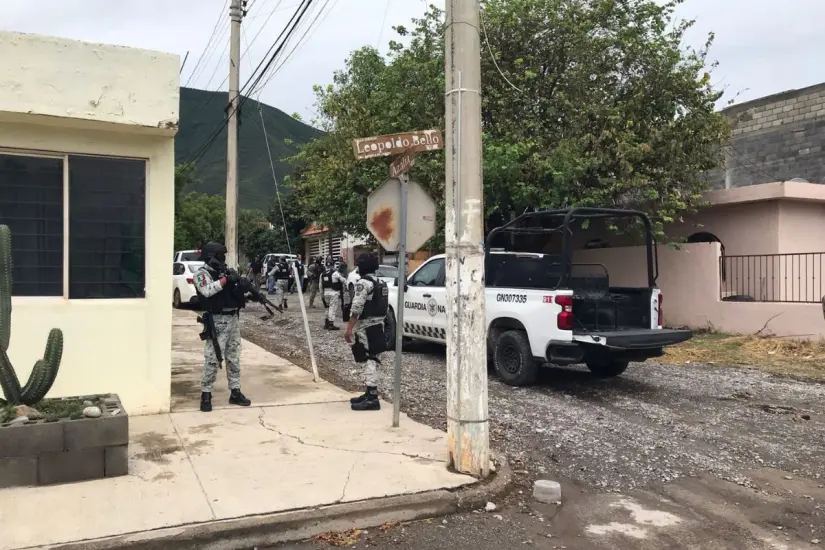 Intenso operativo desplegado para rescatar a un perro presuntamente maltratado en Ciudad Victoria. Foto: Carlos García