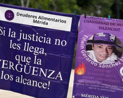 Mujeres colocan tendedero en Plaza Grande de Mérida para exhibir a padres deudores