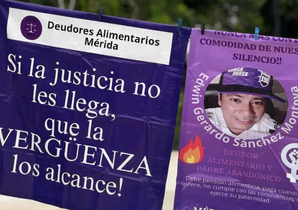 Mujeres colocan tendedero en Plaza Grande de Mérida para exhibir a padres deudores