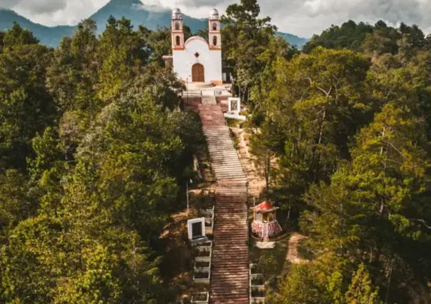 El mítico paraíso escondido a pocas horas de CDMX con un puente tibetano que flota sobre las nubes