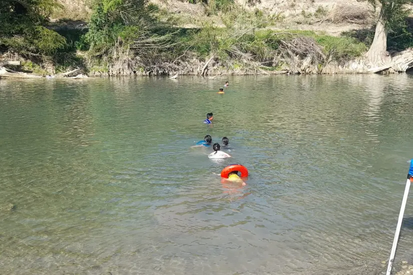 Diversión en familia en el río Purificación | Foto: FB El Diario de Tamaulipas
