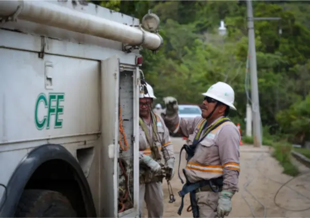 CFE restablece servicio eléctrico al 91.7% de los usuarios afectados por el huracán Erick en Oaxaca y Guerrero