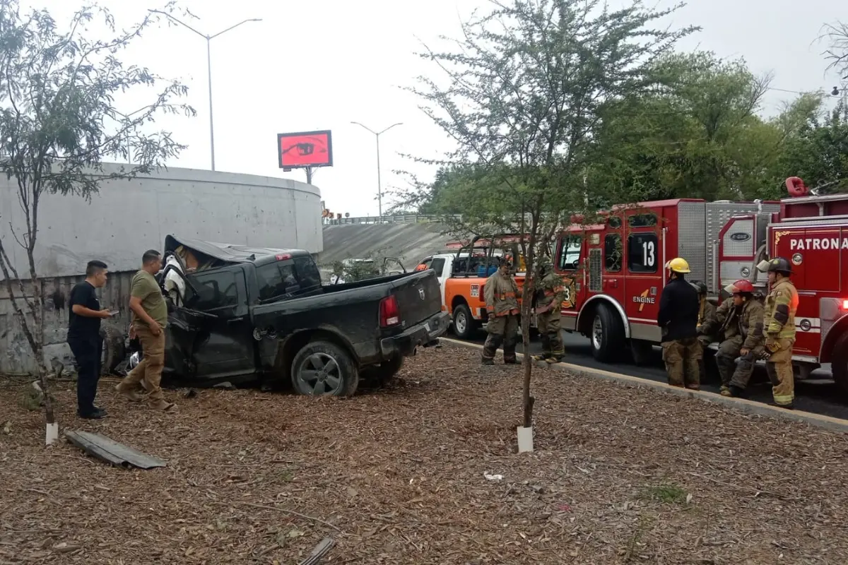 Zona de accidente donde un conductor murió. Foto: Protección Civil Nuevo León