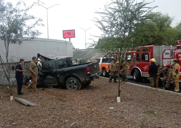 Conductor muere tras estrellarse en muro sobre la avenida  Morones Prieto