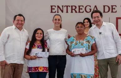 Desde Izamal, Claudia Sheinbaum entrega recursos del programa "La Escuela es Nuestra"