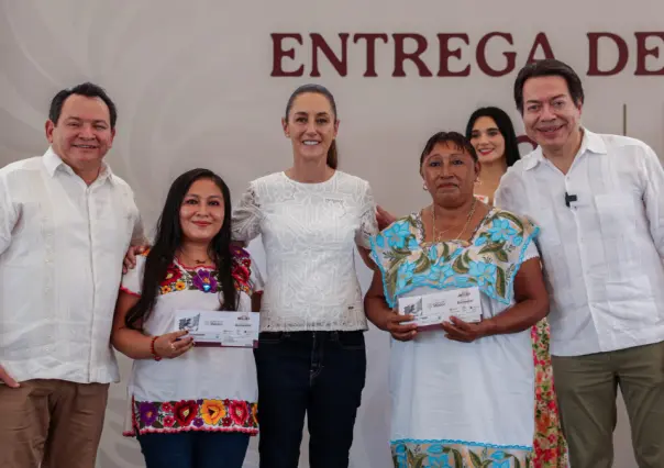 Desde Izamal, Claudia Sheinbaum entrega recursos del programa "La Escuela es Nuestra"