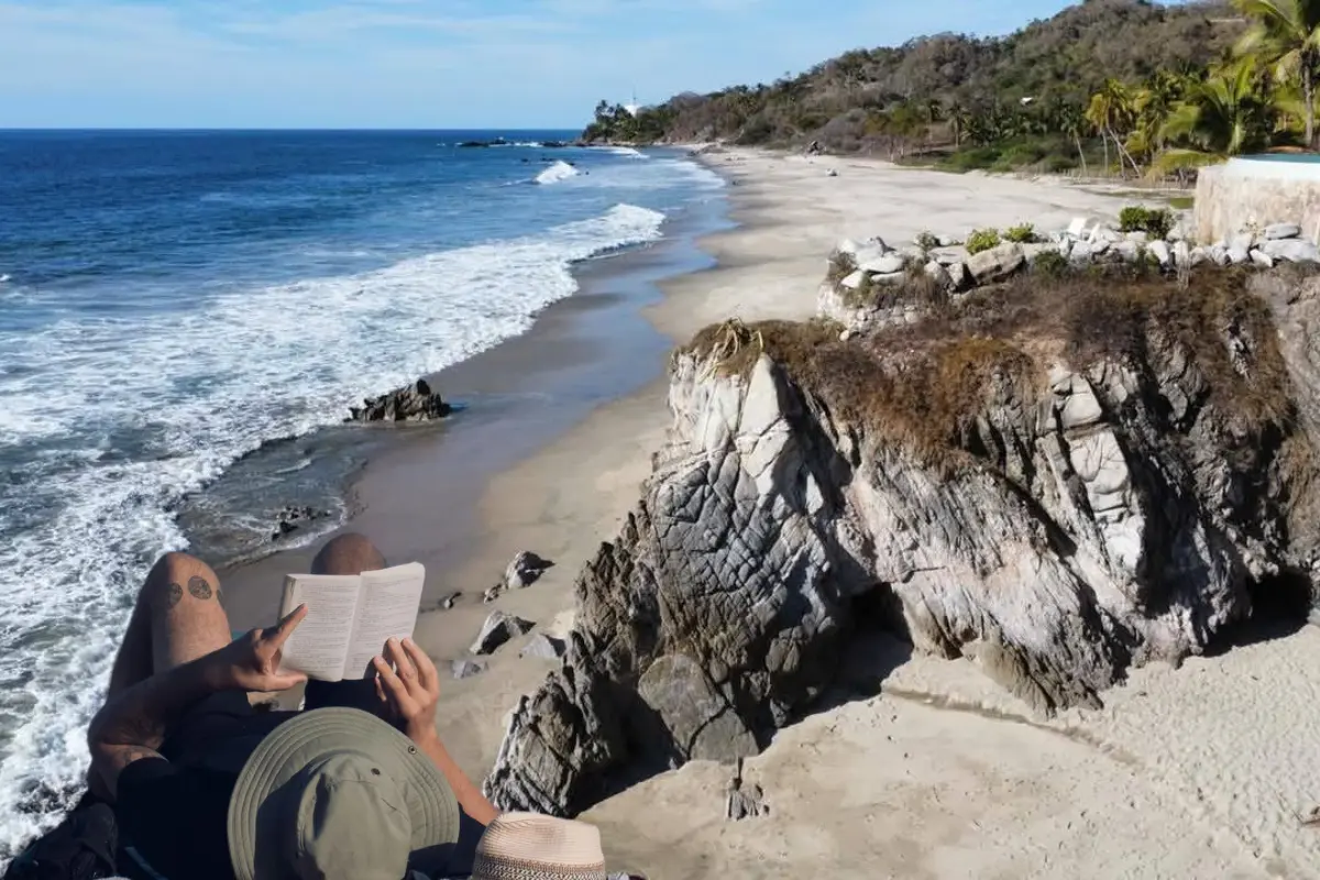 Las playas vírgenes son una alternativa ideal para descansar, recargar pilar y volver a la rutina. Foto: FB Visita Nayarit | Canva