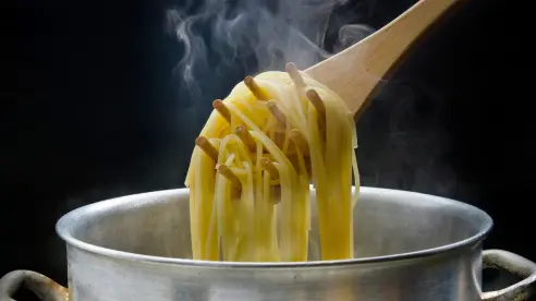 ¡No uses aceite! Así puedes evitar que tu pasta se pegue cuando cocinas