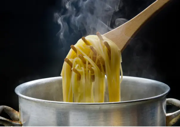 ¡No uses aceite! Así puedes evitar que tu pasta se pegue cuando cocinas