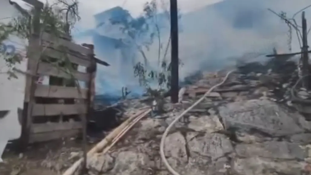 Tejaban es consumido por incendio en zona habitacional de Monterrey
