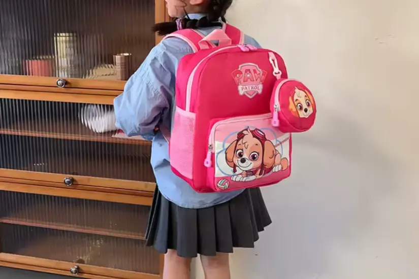 La temporada escolar trae consigo esta mochila ideal que reúne espacio, tecnología y diseño para acompañarte todos los días. Foto: Canva