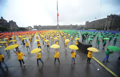 La CDMX rompe récord con la bandera LGBT más grande del mundo en el Zócalo