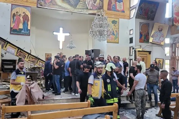 Explosión suicida en iglesia en Damasco deja 15 muertos