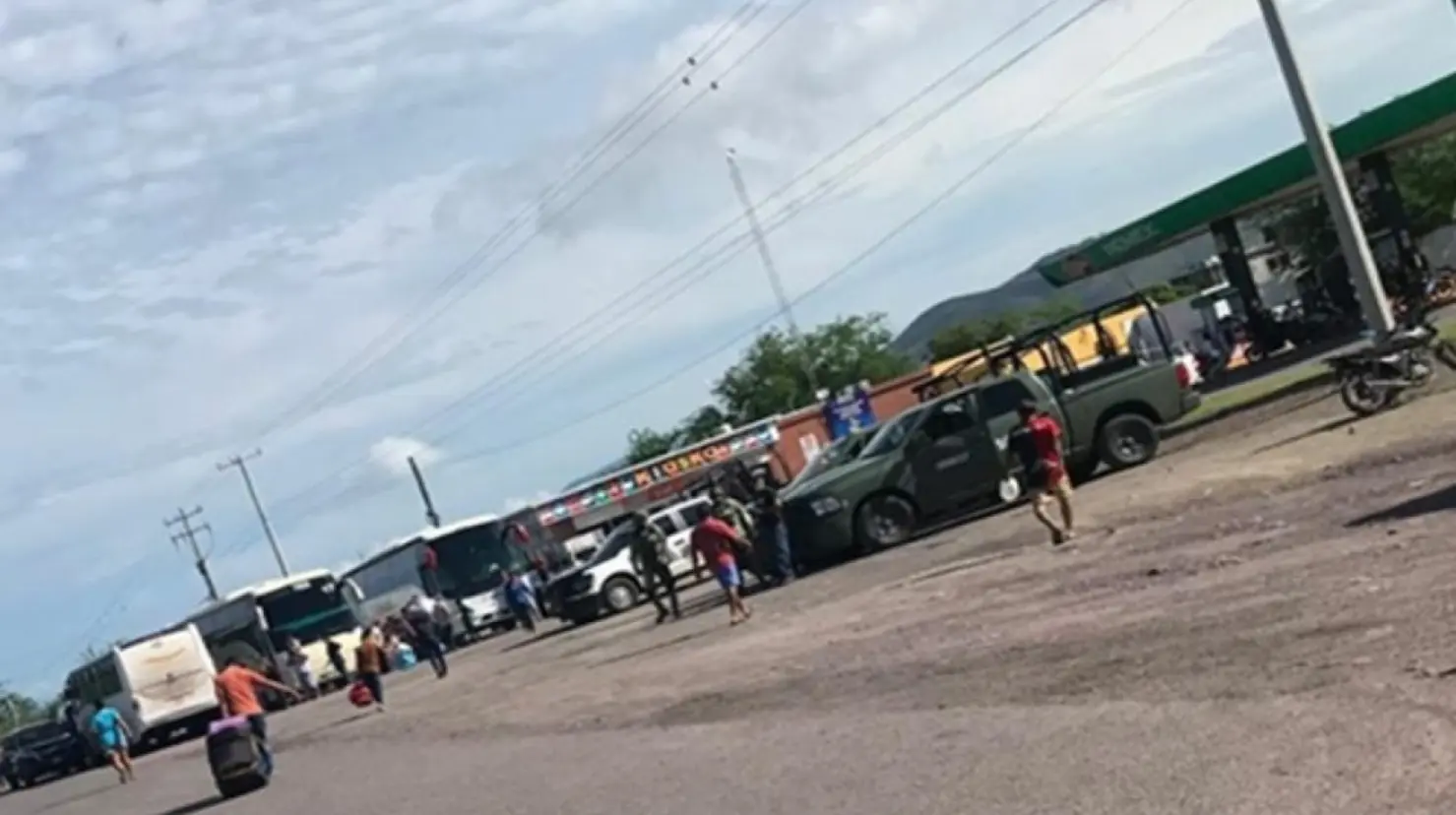 Operativo de seguridad en Colima deja 3 Muertos y 15 detenidos. Foto: X (@azucenau)