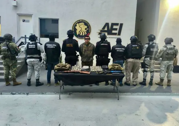 Fuerza Civil detiene a presunto delincuente acompañado de menor armado