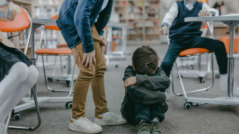 Familia denuncia que el bullying se mantuvo durante meses sin acción suficiente por parte de la escuela. Foto: Biblioteca Canva