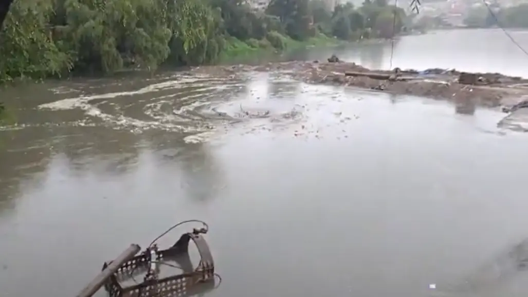 VIDEO | Remolino en presa Naucalpan, ¿por qué se vio este fenómeno durante su desazolve?