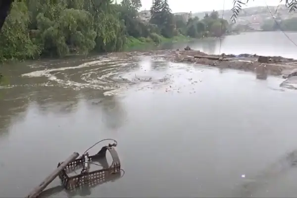 VIDEO | Remolino en presa Naucalpan, ¿por qué se vio este fenómeno durante su desazolve?