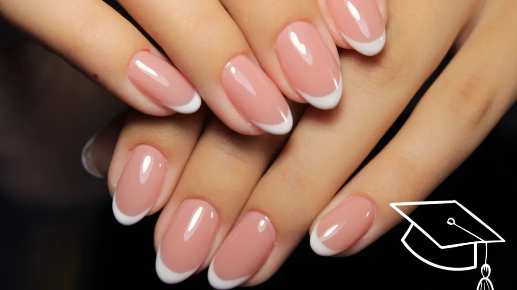 5 diseños de uñas para brillar el día de tu graduación