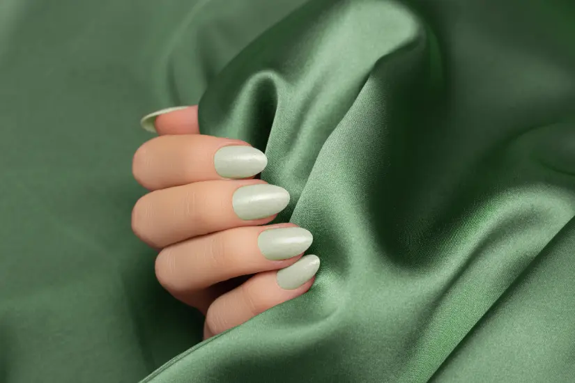 Sorprende a todos en tu graduación con uñas elegantes que reflejen tu personalidad y resalten tu belleza en esa ocasión. Foto: Canva