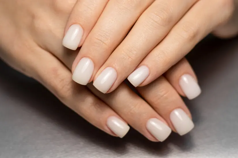 Para tu graduación, elige uñas que realcen tu look y te hagan sentir como una auténtica reina en tu celebración. Foto: Canva