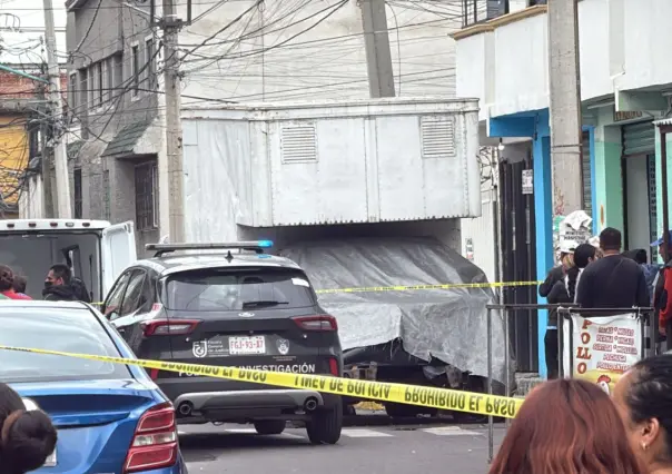 Ejecutan a un hombre en Tláhuac; lo atacaron mientras conducía en CDMX