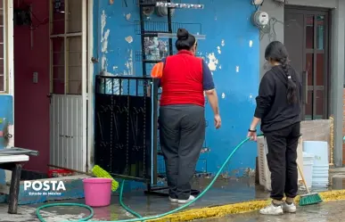 "Perdí mi sala y mi estufa": afectados por segundo año limpian tras desborde en Naucalpan