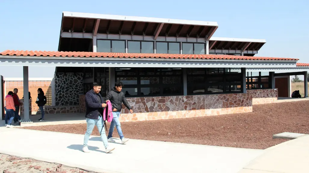 Claudia Sheinbaum y SEP anuncian 37,500 nuevos lugares en preparatorias para próximo ciclo escolar