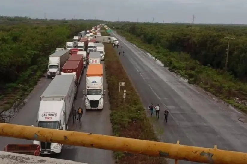 Filas kilométricas de unidades de servicios y particulares se han visto afectadas | Foto: SSPT