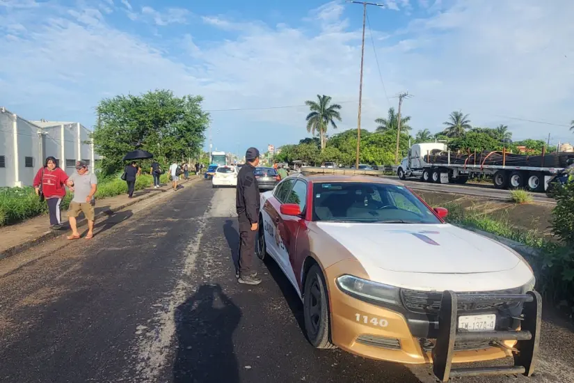 Se espera se abra la circulación vial con apoyo de la Guardia Estatal | Foto: SSPT