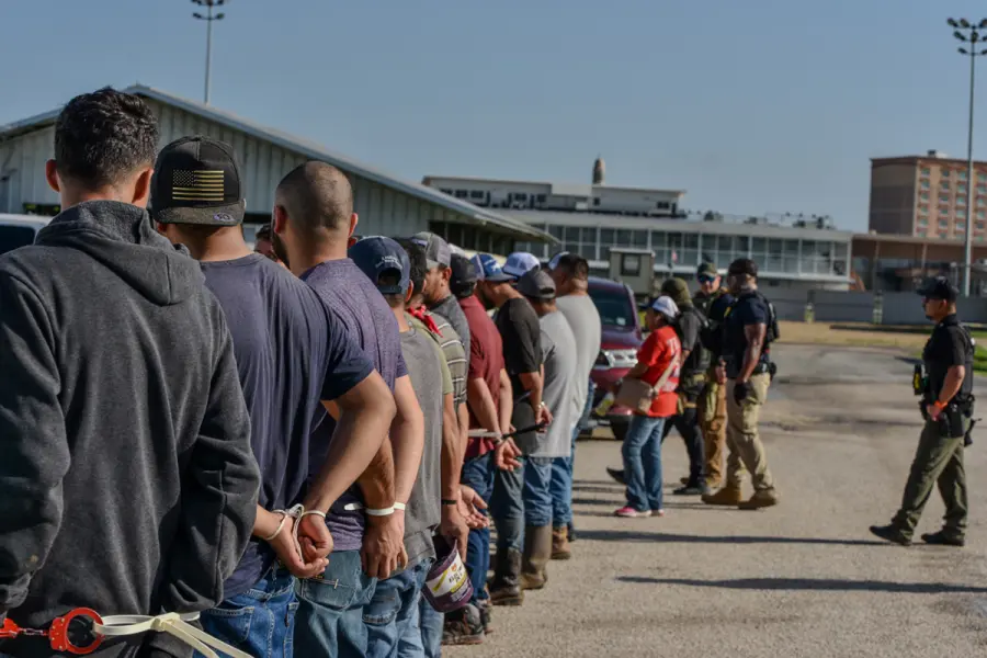 Deportaciones masivas en California causarán pérdidas de miles de millones de dólares, dice estudio