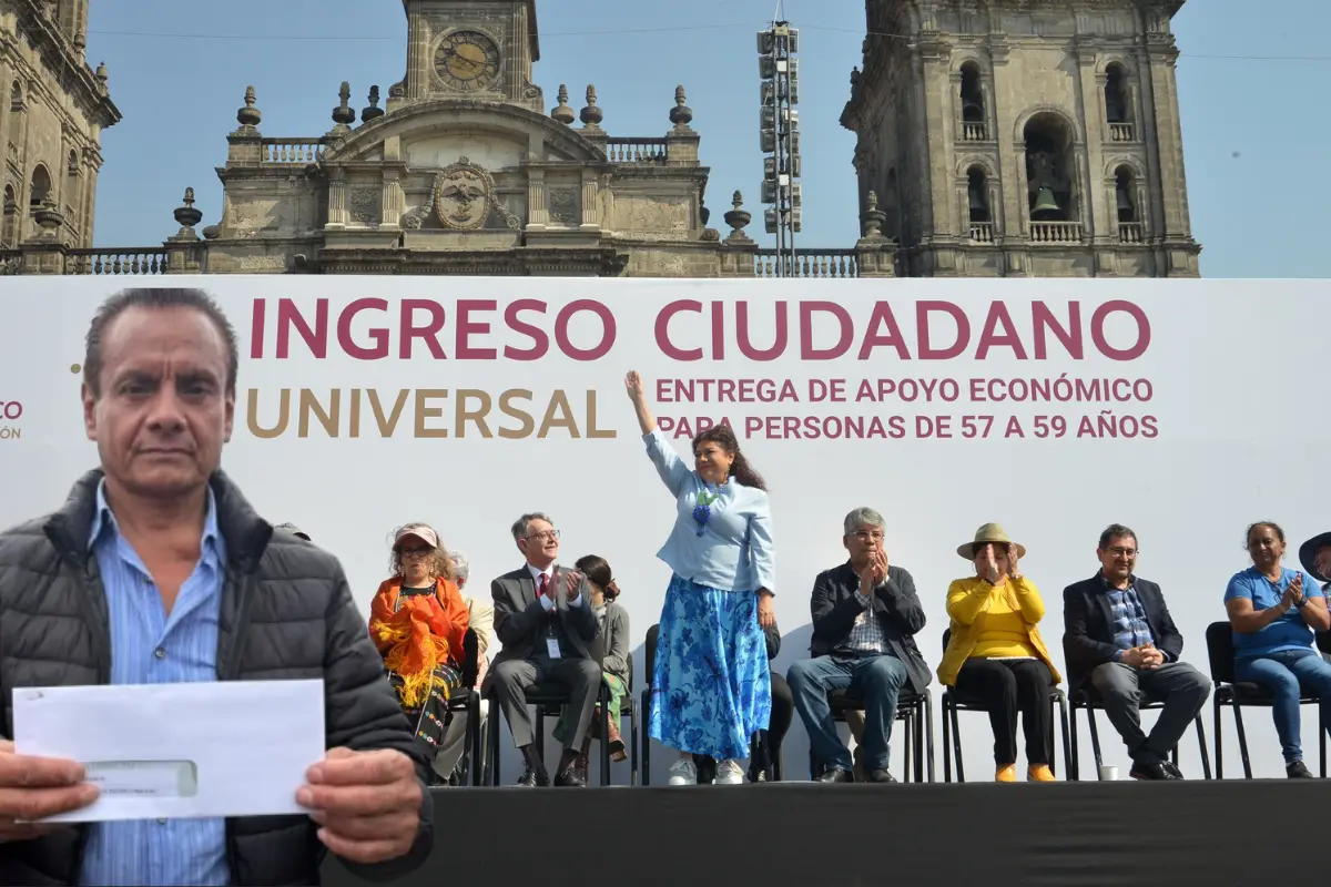 Entrega del apoyo, Ingreso Ciudadano Universal en CDMX. Foto: @PCIztacalcoCDMX | Canva