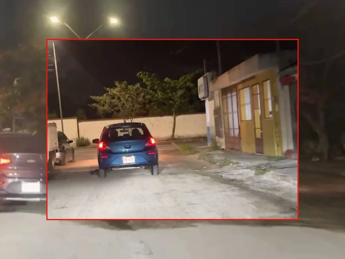 Dos reporteros lograron captar durante una transmisión en vivo en Facebook un accidente y la fuga del responsable quien logró ser detenido luego de una persecución.- Fuente Presidio MX