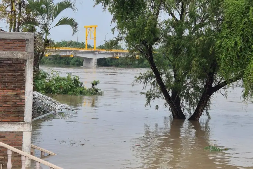 A un metro de que del agua del río Panuco llegue a su nivel crítico | Foto: FB Pánuco Pic's