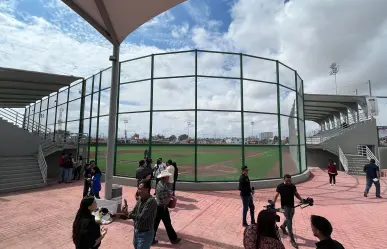 ¿Quién se encarga del mantenimiento del estadio de béisbol Antonio Memín Garibay? 