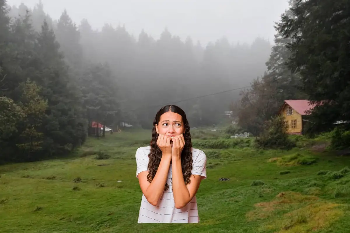 Bosque Peña de Lobos, mujer asustada. Foto: IG (@Reserva Peña de Lobos) | Canva