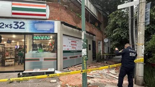 Colapsa marquesina en restaurante de la Del Valle Sur tras lluvias en CDMX