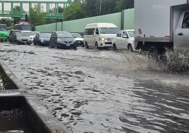 Inundación en Zaragoza paraliza carriles centrales y exigen desazolve urgente