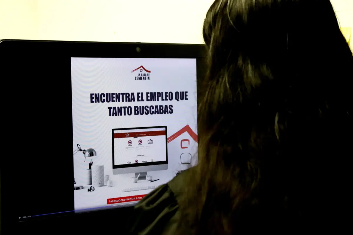 Si sospechas de una oferta de teletrabajo, solicita asesoría o denuncia ante la Guardia Estatal Cibernética. Foto: Carlos García