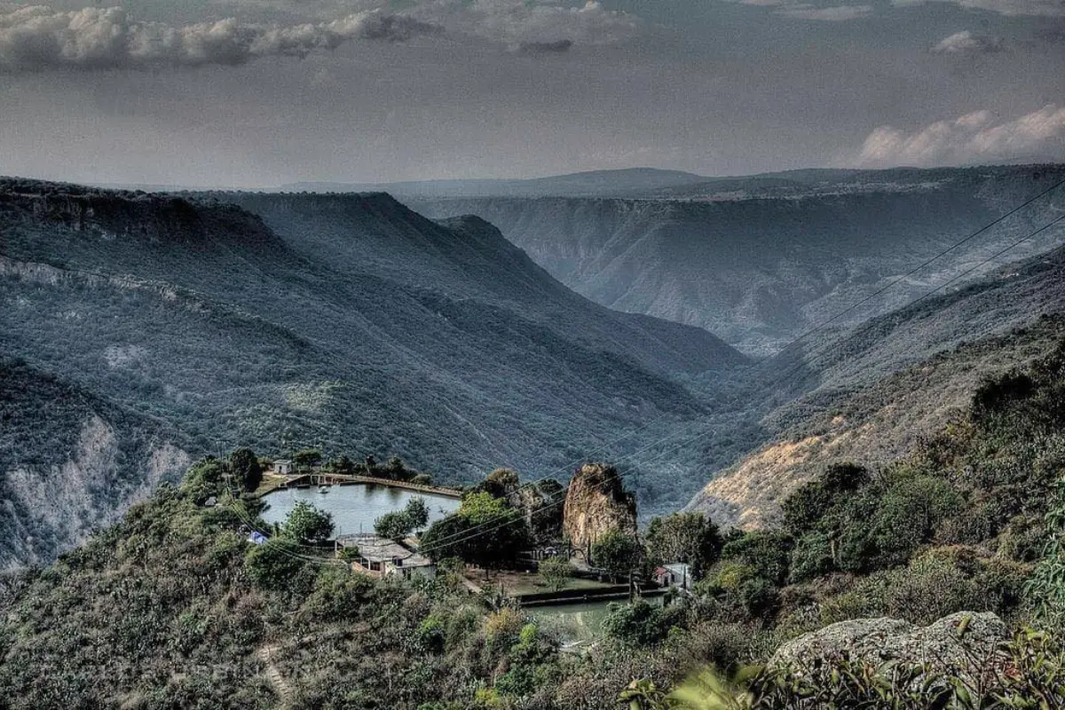 La Barranca de Aguacatitla en Huesca de Ocampo es uno de los cañones más completos para este deporte extremo. Foto: FB Prismas Basalticos Huasca, Estado De Hidalgo