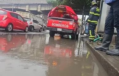 Lluvias en CDMX: bomberos atienden encharcamiento en Zaragoza y Río Churubusco