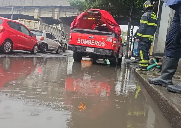 Lluvias en CDMX: bomberos atienden encharcamiento en Zaragoza y Río Churubusco